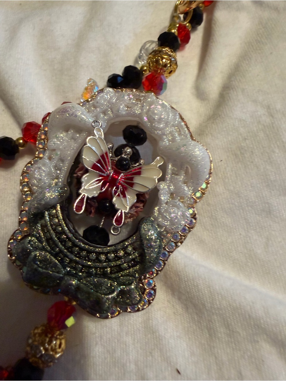 Red and Gold Floral Crystal Necklace bag or keychain - Picture 3 of 4